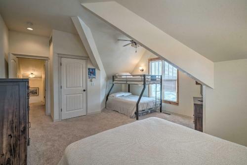 Updated Townhome With Hot Tub - Walk To Downtown!