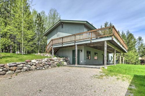 Scenic Forest Lodge Outside Glacier National Park!