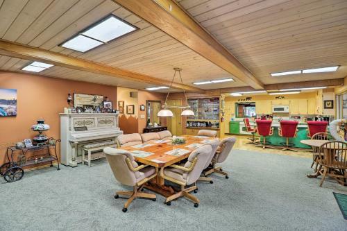 Flathead Lake House With Private Beach And Boat Dock!