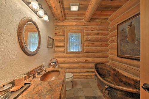 Scenic Riverfront Retreat With Hot Tub And Kayaks