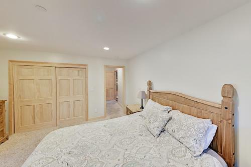 Immaculate Forest Home With Hot Tub - No Pets Home