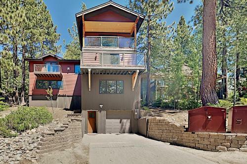 Immaculate Forest Home With Hot Tub - No Pets Home