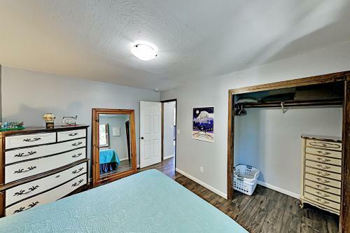 Apartamento Mountain & Lake-view Hideaway With Alfresco Dining Duplex