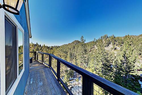 Apartamento Mountain & Lake-view Hideaway With Alfresco Dining Duplex