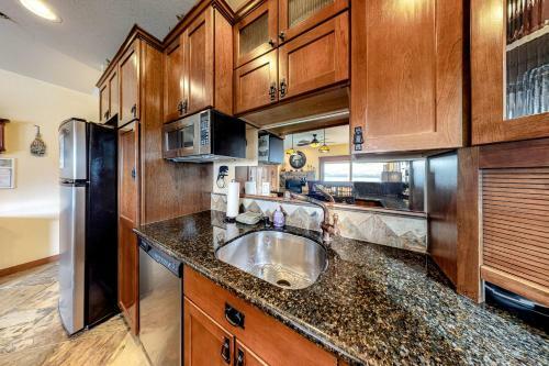 Exquisite Lakeview Tahoe Traveler