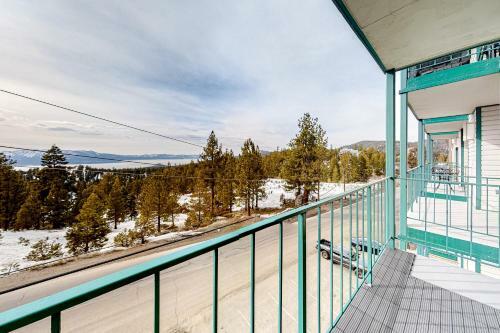 Exquisite Lakeview Tahoe Traveler