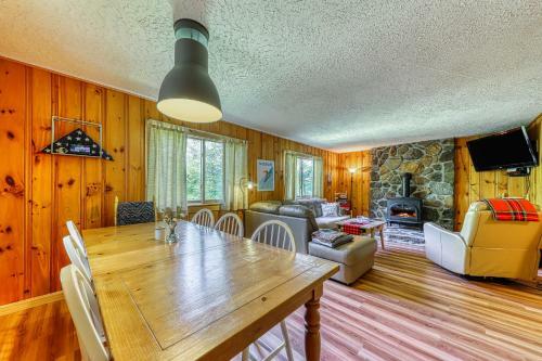 Rockhouse Mountain Retreat