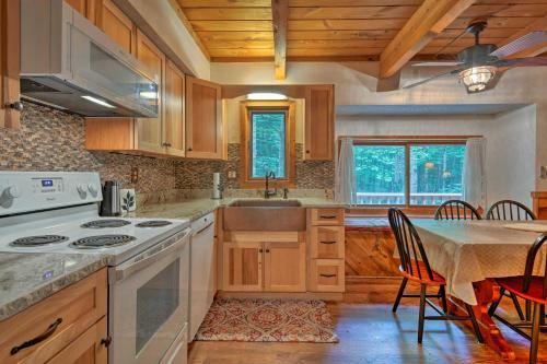 Cozy White Mountain Home - 5 Mins To Attitash Mtn!