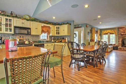 Charming Retreat About 1 Mile To Ossipee Lake Marina!