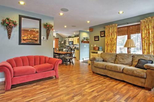 Charming Retreat About 1 Mile To Ossipee Lake Marina!