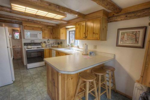 Zephyr Cabin By Lake Tahoe Accommodations