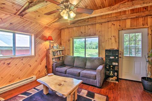 Cabin Retreat About 2 Mi To White Mountain Skiing