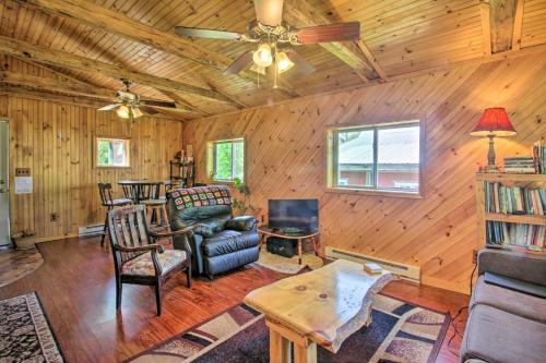 Cabin Retreat About 2 Mi To White Mountain Skiing