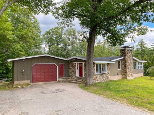 Great Location. Sleeps 10. Hot Tub. Updated