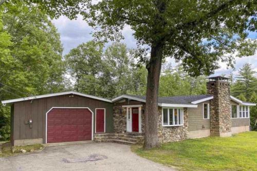 Great Location. Sleeps 10. Hot Tub. Updated