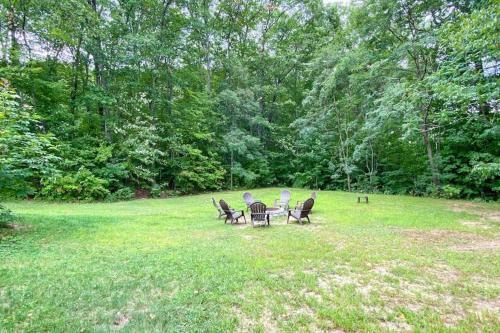 Great Location. Sleeps 10. Hot Tub. Updated