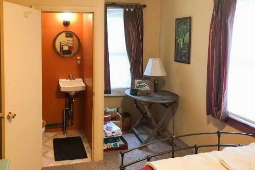 Spacious Bethlehem Mountaintop Home With Deck And View