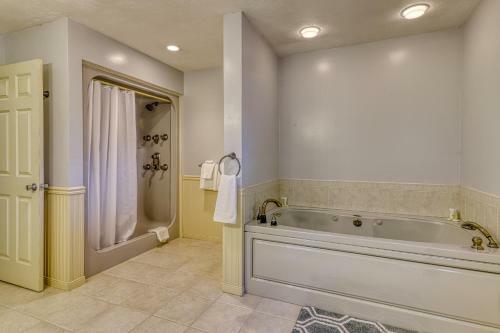 Fife And Drum Beach Home - 5 Bed 3 Bath Vacation Home In Freedom