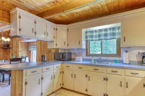 Fife And Drum Beach Home - 5 Bed 3 Bath Vacation Home In Freedom