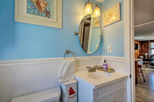 Hampton Cottage - Walk To Beaches And Marina!