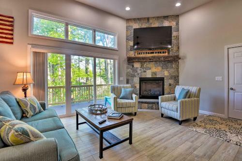 Gilford House With Deck And Grill - Mins To Beach!
