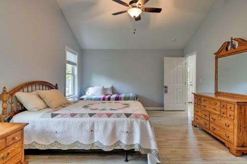 Gilford House With Deck And Grill - Mins To Beach!