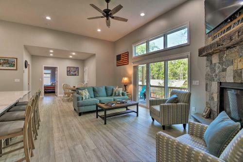 Gilford House With Deck And Grill - Mins To Beach!