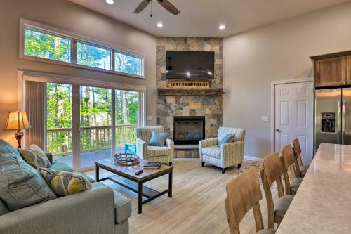 Gilford House With Deck And Grill - Mins To Beach!