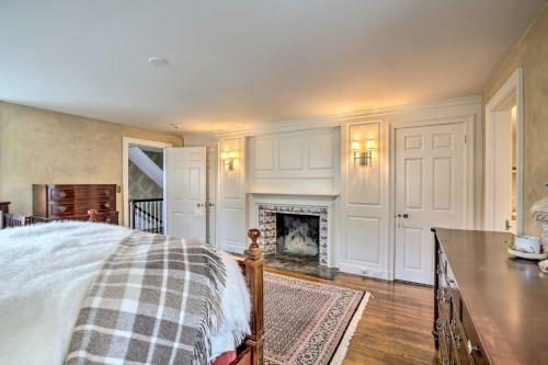 Grand Estate With Courtyard - 2 Mi To Downtown!
