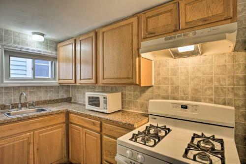 Apartamento Cozy Coastal Getaway - Walk To Beach And Shops!