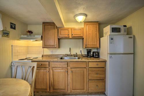 Apartamento Airy Coastal Getaway - Walk To Hampton Beach!