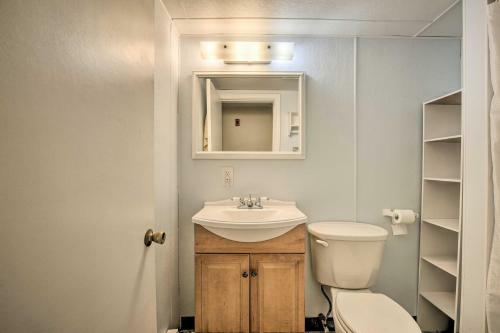 Apartamento Airy Coastal Getaway - Walk To Hampton Beach!