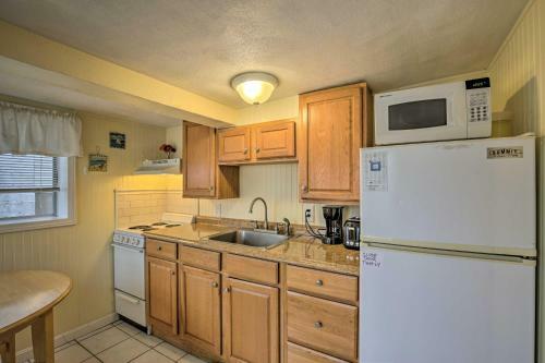 Apartamento Airy Coastal Getaway - Walk To Hampton Beach!