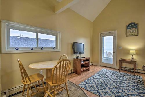 Apartment With Ocean Views Walk To Hampton Bch!