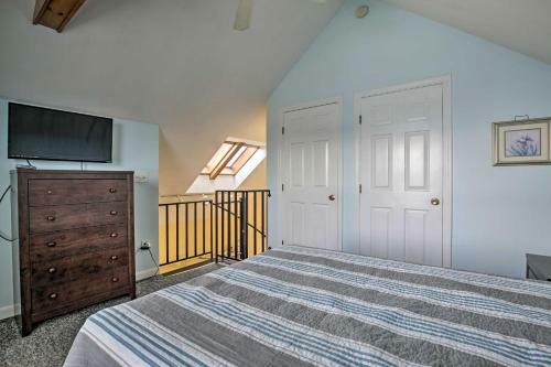 Apartment With Ocean Views Walk To Hampton Bch!