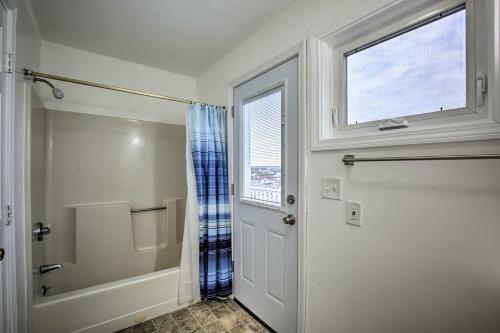 Apartment With Ocean Views Walk To Hampton Bch!