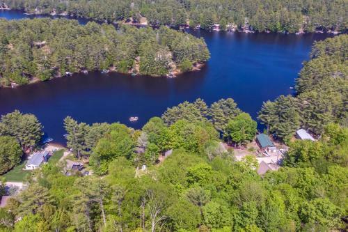 Dreamy Lakefront Getaway With Beach And Hot Tub