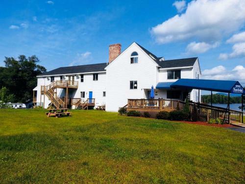 Hotel Winnisquam Lake Inn