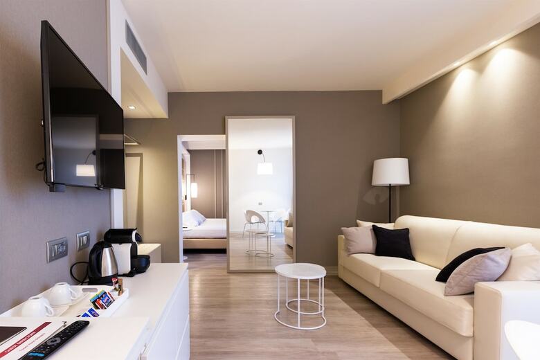 Hotel B4 Bologna Tower