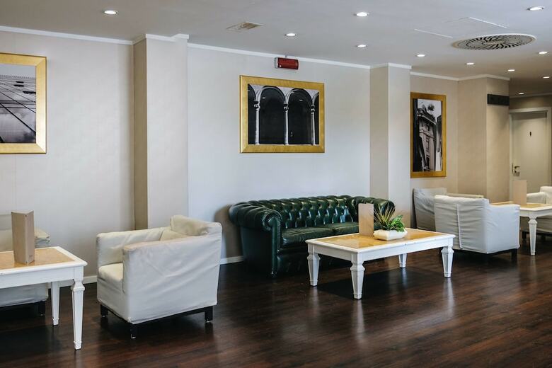 Hotel B4 Bologna Tower