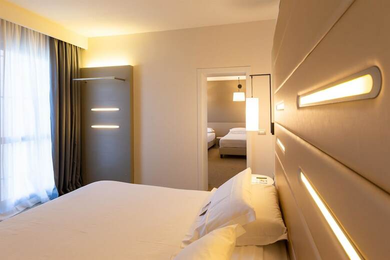 Hotel B4 Bologna Tower