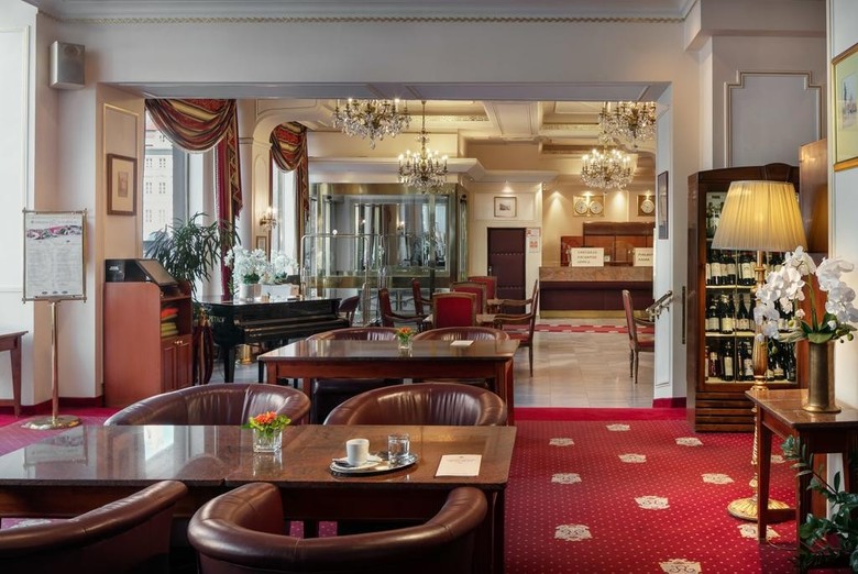 Hotel Ambassador-zlat� Husa