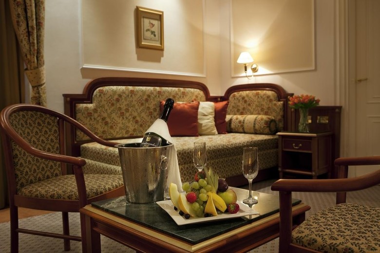 Hotel Ambassador-zlat� Husa