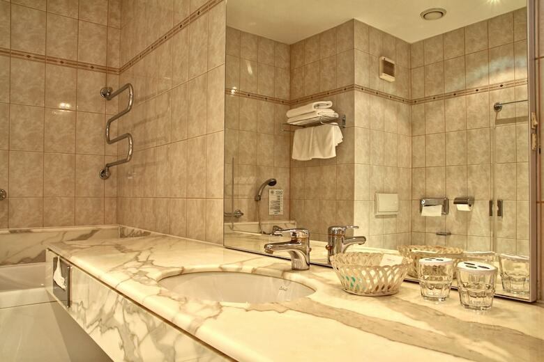 Hotel Ambassador-zlat� Husa