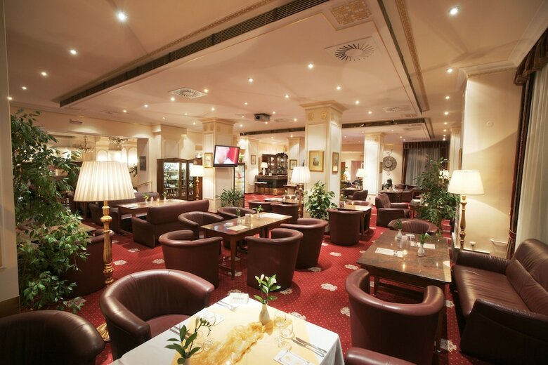 Hotel Ambassador-zlat� Husa