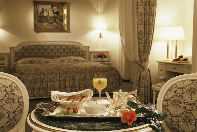 Hotel Ambassador-zlat� Husa