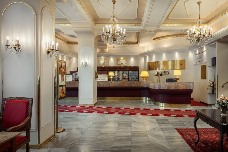 Hotel Ambassador-zlat� Husa