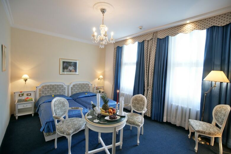 Hotel Ambassador-zlat� Husa