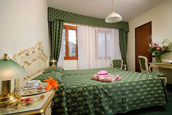 Hotel Commercio E Pellegrino