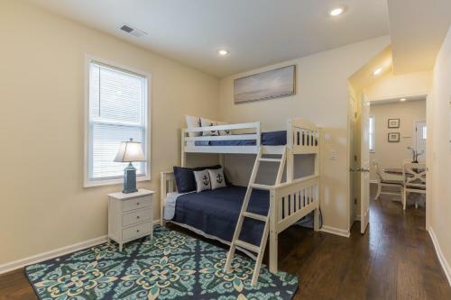 Beach 2 Blocks-parking-patio